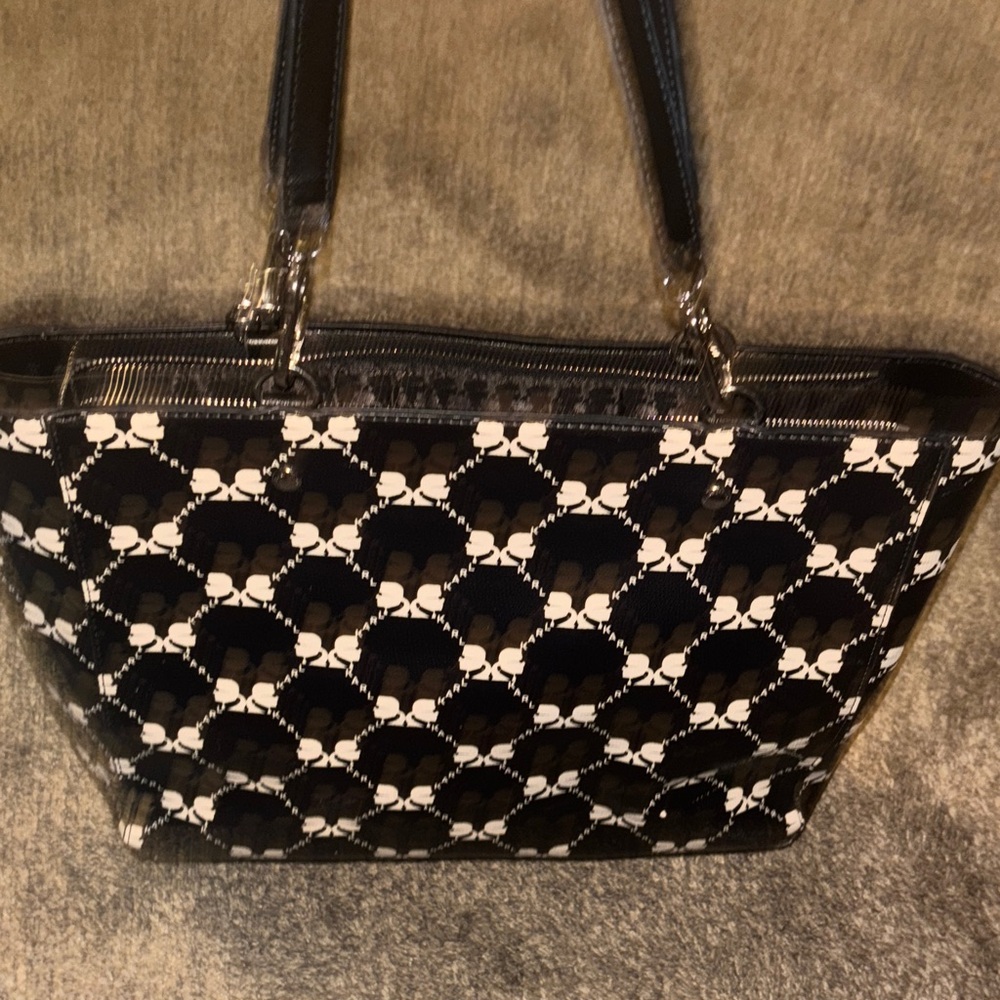 Karl Lagerfeld tote style - Picture 12 of 14